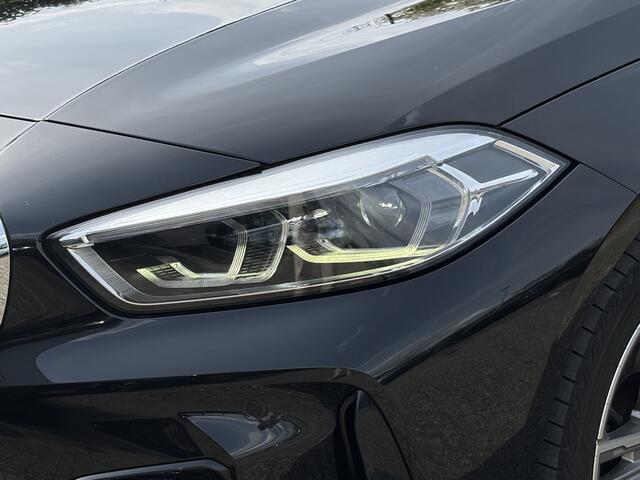 BMW 1-SERIE 118i | M-Sport | HiFi | Trekhaak | Getint Glas