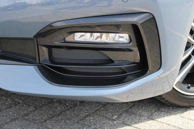 BMW 1-SERIE 118i Executive Sport Line Automaat / Sportstoelen / LED / Live Cockpit Professional / Cruise Control