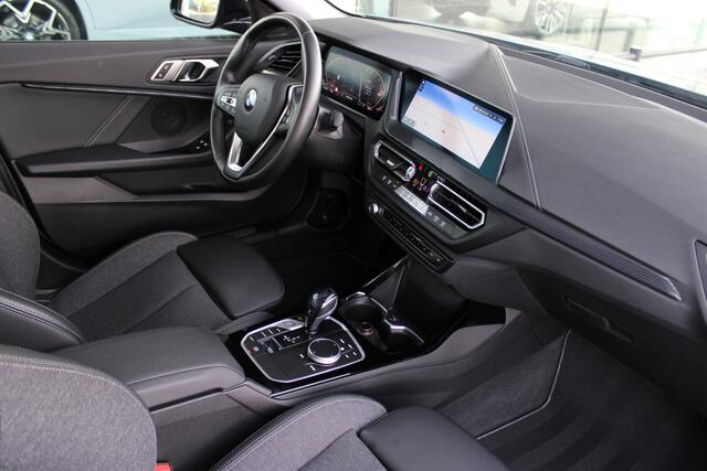 BMW 1-SERIE 118i Executive Sport Line Automaat / Sportstoelen / LED / Live Cockpit Professional / Cruise Control
