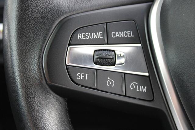 BMW 1-SERIE 118i Executive Sport Line Automaat / Sportstoelen / LED / Live Cockpit Professional / Cruise Control