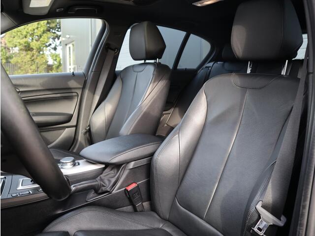 BMW 1-SERIE 118i | M Sportpakket | Pano | Trekhaak | Orig. NL!