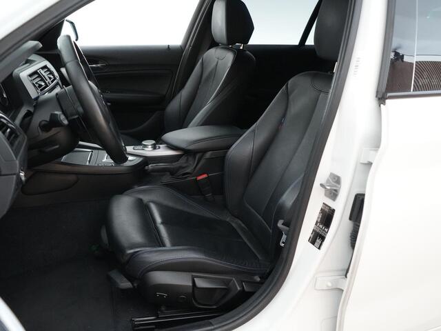 BMW 1-SERIE M140i 340pk High Executive |Custom sportuitlaat|Maxton|Apple Carplay|Comfort Access|stoelverwarming|lederen sportstoelen|M sportonderstel|Shadow Line|