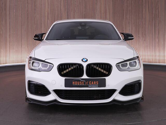 BMW 1-SERIE M140i 340pk High Executive |Custom sportuitlaat|Maxton|Apple Carplay|Comfort Access|stoelverwarming|lederen sportstoelen|M sportonderstel|Shadow Line|