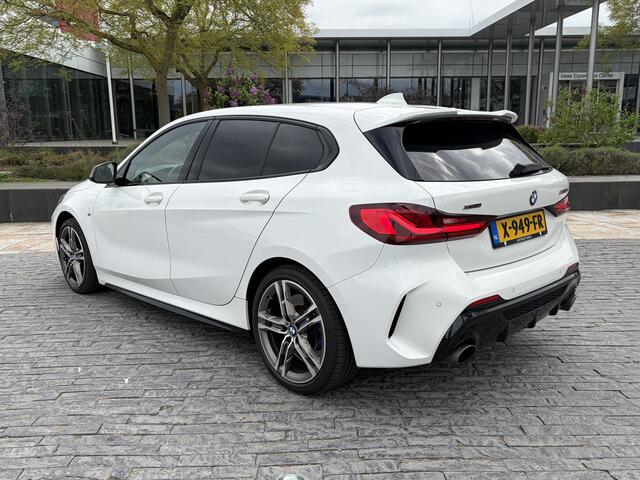 BMW 1-SERIE M135i xDrive High Executive Edition / Head up / Driving Assistant / leder