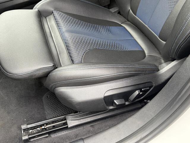 BMW 1-SERIE M135i xDrive High Executive Edition / Head up / Driving Assistant / leder