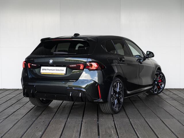 BMW 1-SERIE 120 | M Sportpakket Pro | Premium Pack | Harman-Kardon | Stuurwielrand verwarmd | Comfort Access | Achteruitrijcamera | 20''