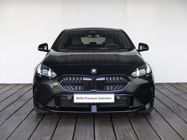 BMW 1-SERIE 120 | M Sportpakket Pro | Premium Pack | Harman-Kardon | Stuurwielrand verwarmd | Comfort Access | Achteruitrijcamera | 20''