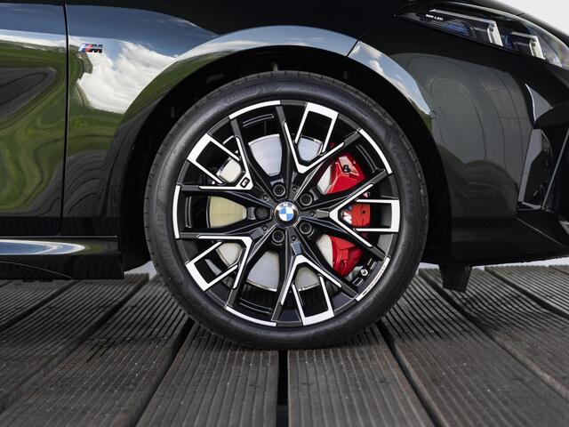 BMW 1-SERIE 120 | M Sportpakket Pro | Premium Pack | Harman-Kardon | Stuurwielrand verwarmd | Comfort Access | Achteruitrijcamera | 20''