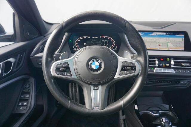 BMW 1-SERIE M135i xDrive | Schuif-kanteldak | Harman Kardon | Head-up | Elektrische Stoelen + Memory | Adaptief onderstel | Stoel & Stuurwielverwarming