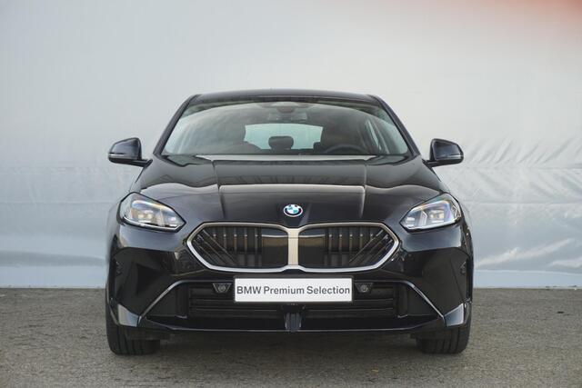 BMW 1-SERIE 120 M Sport | Keyless Entry | Stoelverwarming | LED Adaptieve Koplampen met Grootlichtassistent | Elektrisch bedienbare Achterklep