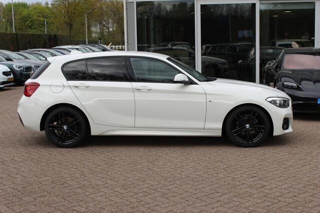 BMW 1-SERIE 118i Edition M Sport Shadow High Exe. / Leder / Navigatie / Parkeerhulp achter / Keyless / 18'' / Getint glas / Stoelverwarming / Cruise Control