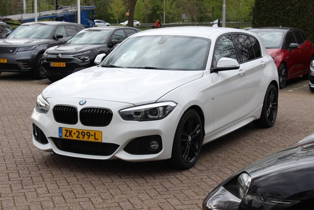 BMW 1-SERIE 118i Edition M Sport Shadow High Exe. / Leder / Navigatie / Parkeerhulp achter / Keyless / 18'' / Getint glas / Stoelverwarming / Cruise Control