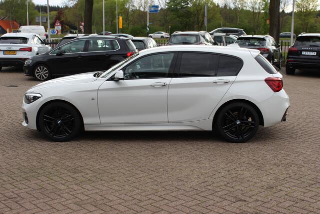 BMW 1-SERIE 118i Edition M Sport Shadow High Exe. / Leder / Navigatie / Parkeerhulp achter / Keyless / 18'' / Getint glas / Stoelverwarming / Cruise Control