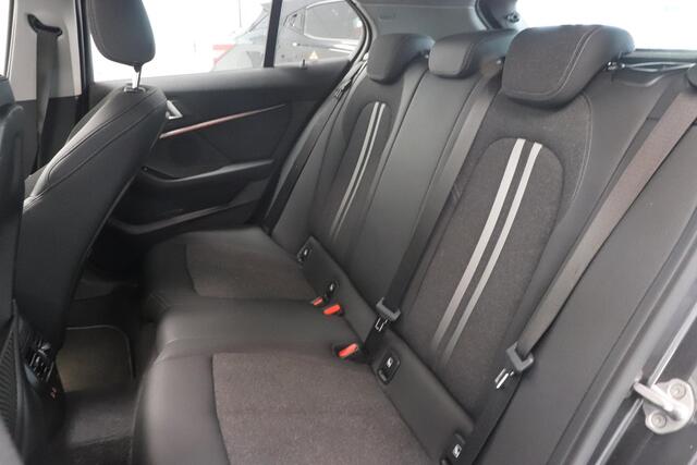 BMW 1-SERIE 118i Executive Edition | Panoramadak | Sportline | AppleCarplay AndroidAuto | Navi |