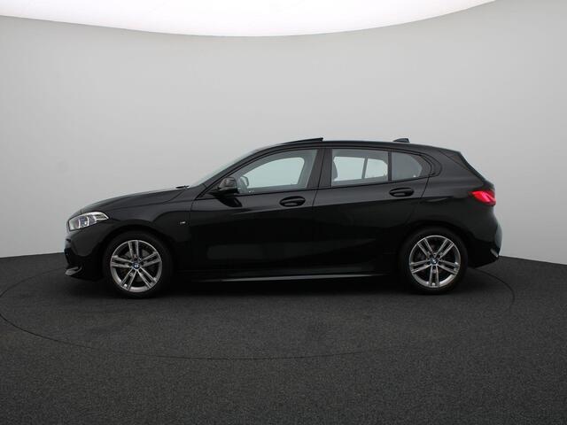 BMW 1-SERIE 5-deurs 118i M Sportpakket | Panoramadak | HIFI | Driving Assistant | 17"