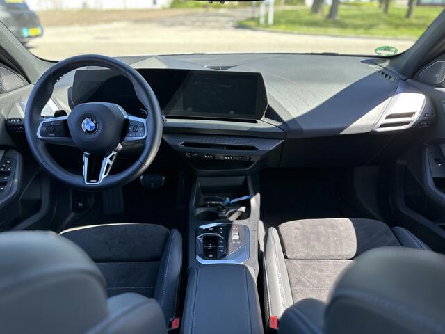 BMW 1-SERIE 120 M Sport Design Edition |HARMAN/KARDON|CARPLAY|360 CAMERA|HUD|LM VELGEN 18''|ACC|BMW LED|
