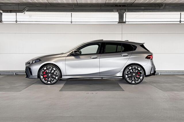 BMW 1-SERIE M135 xDrive | M Sportpakket Pro | Premium Pack