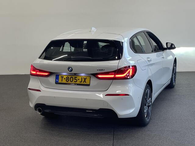 BMW 1-SERIE 118i Sportline Business Edition Automaat Navigatie Apple Carplay/Android Auto Camera Parkeersensoren Cruise Control Virtual Cockpit Sfeerverlichting Ledverlichting Climate Control Lichtmetalen velgen