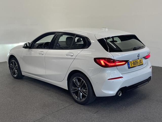 BMW 1-SERIE 118i Sportline Business Edition Automaat Navigatie Apple Carplay/Android Auto Camera Parkeersensoren Cruise Control Virtual Cockpit Sfeerverlichting Ledverlichting Climate Control Lichtmetalen velgen