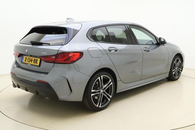 BMW 1-SERIE 118i Executive Automaat | M Pakket Interieur & Exterieur | Lederen bekleding | Keyless | Comfortstoelen | Camera | Navigatie | Stoelverwarming
