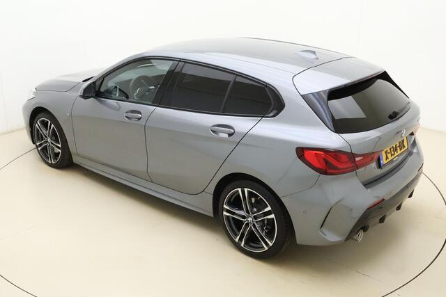 BMW 1-SERIE 118i Executive Automaat | M Pakket Interieur & Exterieur | Lederen bekleding | Keyless | Comfortstoelen | Camera | Navigatie | Stoelverwarming