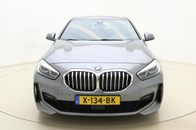 BMW 1-SERIE 118i Executive Automaat | M Pakket Interieur & Exterieur | Lederen bekleding | Keyless | Comfortstoelen | Camera | Navigatie | Stoelverwarming