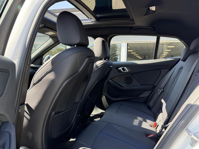 BMW 1-SERIE 120i | Panodak | HUD | Memory | Stuurverwarming