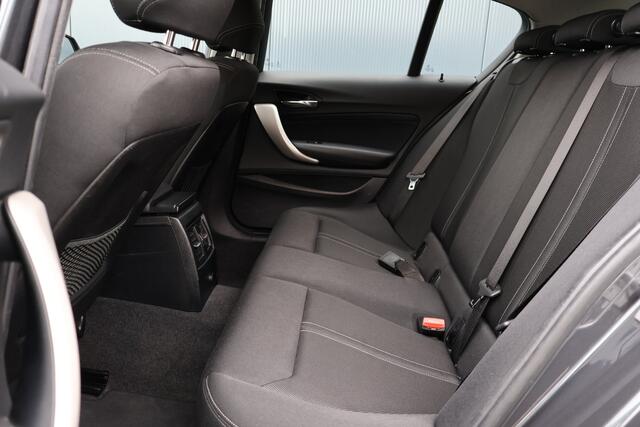 BMW 1-SERIE 118i Executive Automaat | NL Auto | LED | Climate Control Parkeersensoren