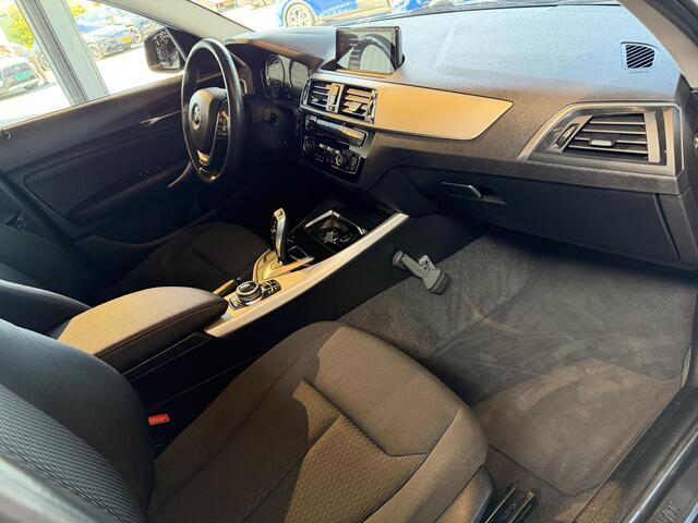 BMW 1-SERIE 118i Corporate Lease Executive AUTOMAAT | NAVIGATIE | PARKEER SENSOREN | CRUISE CONTROL | LED | APPLE CARPLAY | AIRCO/ECC | VOLLEDIG DEALER ONDERHOUDEN