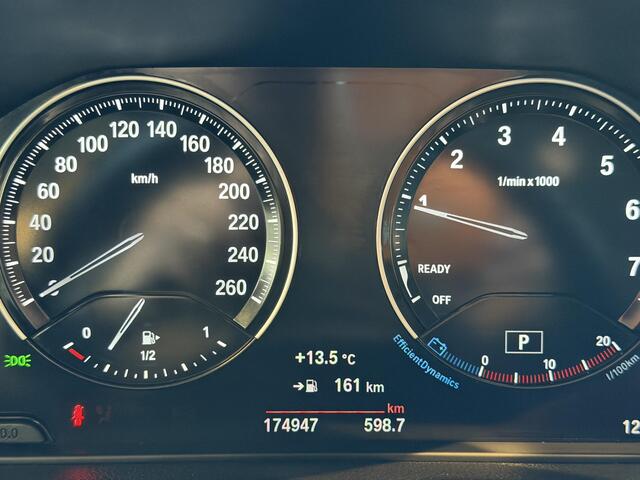 BMW 1-SERIE 118i Corporate Lease Executive AUTOMAAT | NAVIGATIE | PARKEER SENSOREN | CRUISE CONTROL | LED | APPLE CARPLAY | AIRCO/ECC | VOLLEDIG DEALER ONDERHOUDEN