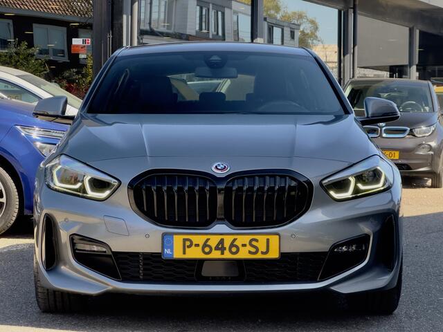 BMW 1-SERIE 118i AUT7 M-SPORT EXECUTIVE LEDER NAVI CAMERA DIGI-DASH APLLE-CARPLAY LED LMV PDC