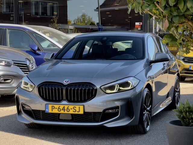 BMW 1-SERIE 118i AUT7 M-SPORT EXECUTIVE LEDER NAVI CAMERA DIGI-DASH APLLE-CARPLAY LED LMV PDC