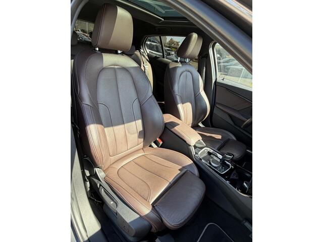 BMW 1-SERIE 118i High Executive Edition PANORAMADAK | NAVIGATIE | STOELVERWARMING | CAMERA | LEDER SPORT INTERIEUR | ACHTERUIT RIJ CAMERA | PARKEERSENSOREN | AIRCO/ECC | CRUISECONTROL | LED | AFNEEMBARE TREKHAAK |