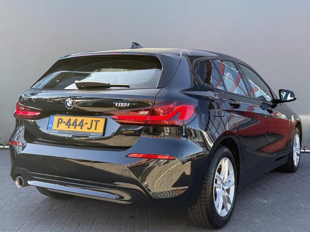 BMW 1-SERIE BWJ 2022 118i 136 PK Business Edition AUTOMAAT | FULL LED | HALF LEDER | STOELVERW. | CARPLAY + ANDROID | DAB + | NAVI | CLIMA | CRUISE | LMV | PDC