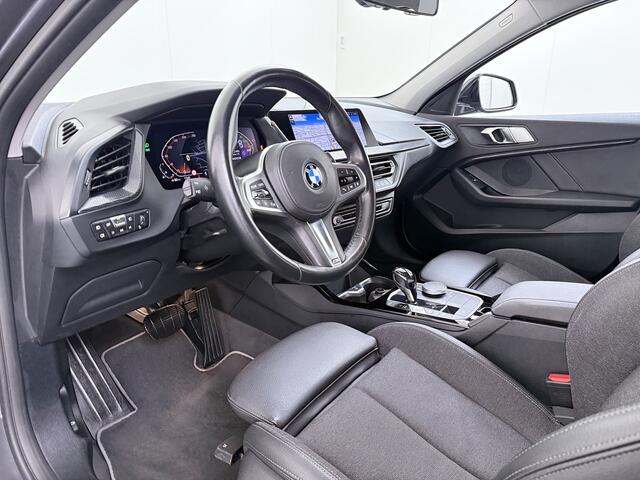 BMW 1-SERIE 118i Automaat M-Sport Navi Ecc Live cockpit pro Sportstoelen Apple Carplay Android Auto Cruise Control Pdc Business Ed. Plus DAB Lmv 17" Adap.Led Regen-Lichtsensor Isofix Sport line 1e Eigenaar Origineel Nederlandse Auto Dealeronderhouden