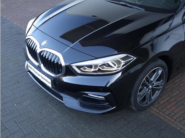 BMW 1-SERIE 118i Executive Edition Sport Line | Cruise Control | HiFi | Shadow Line | Live Cockpit Professional | Stoelverwarming | Sportstoelen |