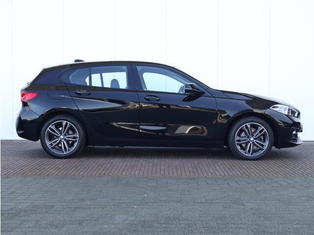 BMW 1-SERIE 118i Executive Edition Sport Line | Cruise Control | HiFi | Shadow Line | Live Cockpit Professional | Stoelverwarming | Sportstoelen |