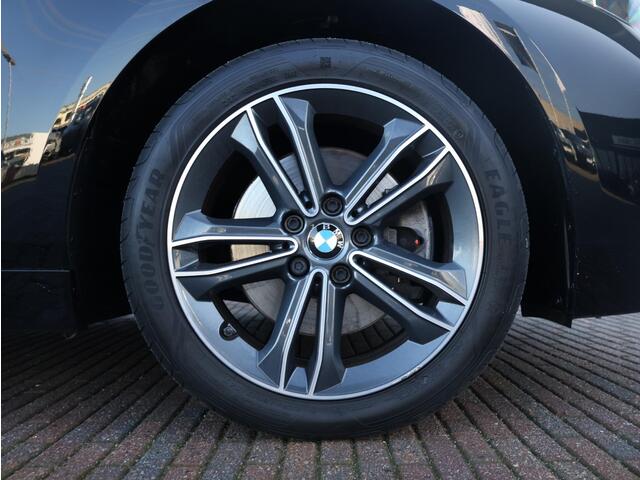 BMW 1-SERIE 118i Executive Edition Sport Line | Cruise Control | HiFi | Shadow Line | Live Cockpit Professional | Stoelverwarming | Sportstoelen |