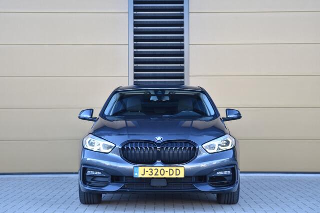 BMW 1-SERIE 118i Executive Edition * Privacy Glass * Sportstoelen * Sportstuur * DAB * Live cockpit *