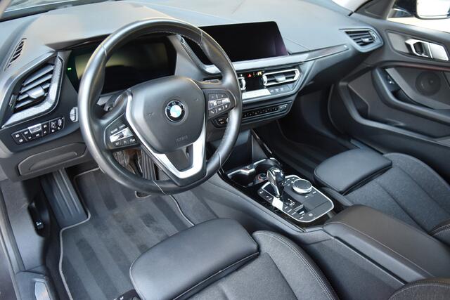 BMW 1-SERIE 118i Executive Edition * Privacy Glass * Sportstoelen * Sportstuur * DAB * Live cockpit *