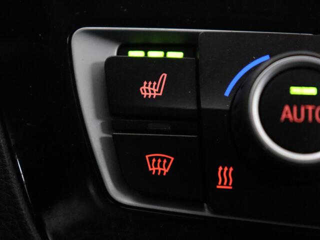 BMW 1-SERIE 118i Executive | Schuifdak | Leder | Stoelverwarming | Camera | Full LED | Navigatie | Parkeerhulp | Climate control | Bluetooth | Cruise control