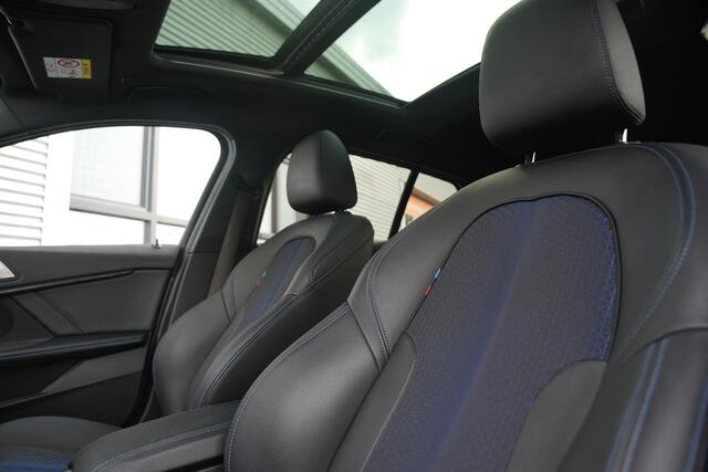 BMW 1-SERIE 118i High Executive M Pakket Panoramadak Cruise Stoelverw. LED 19''LM