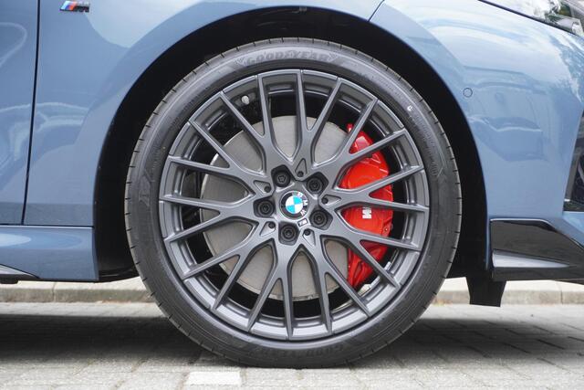 BMW 1-SERIE 120 M Sportpakket Pro | 19 inch LM M Y-spaak | Stuurwielrand verwarmd | Extra getint glas | Harman-Kardon sound system | Parking Assistant Plus | BMW Head-Up Display