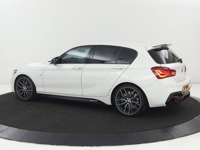 BMW 1-SERIE M140i High Executive | Stoelverwarming | Carplay | Leder | Adaptief LED | Keyless | Navigatie | Sportstoelen | Parkeerhulp | Climate control | Cruise control | Bluetooth | Getint glas | M Sport