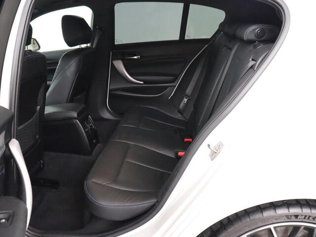 BMW 1-SERIE M140i High Executive | Stoelverwarming | Carplay | Leder | Adaptief LED | Keyless | Navigatie | Sportstoelen | Parkeerhulp | Climate control | Cruise control | Bluetooth | Getint glas | M Sport