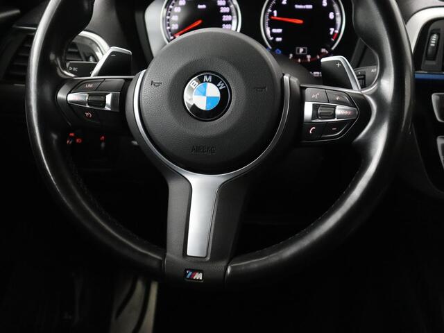 BMW 1-SERIE M140i High Executive | Stoelverwarming | Carplay | Leder | Adaptief LED | Keyless | Navigatie | Sportstoelen | Parkeerhulp | Climate control | Cruise control | Bluetooth | Getint glas | M Sport