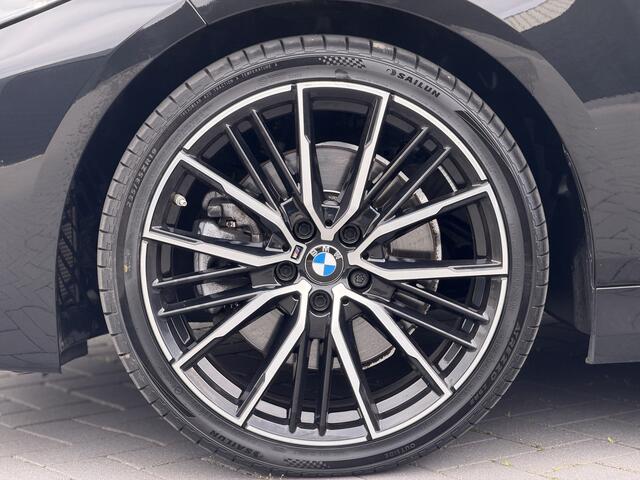 BMW 1-SERIE 120i M Sport Edition | Panorama | 19" | M Seats | HiFi Audio