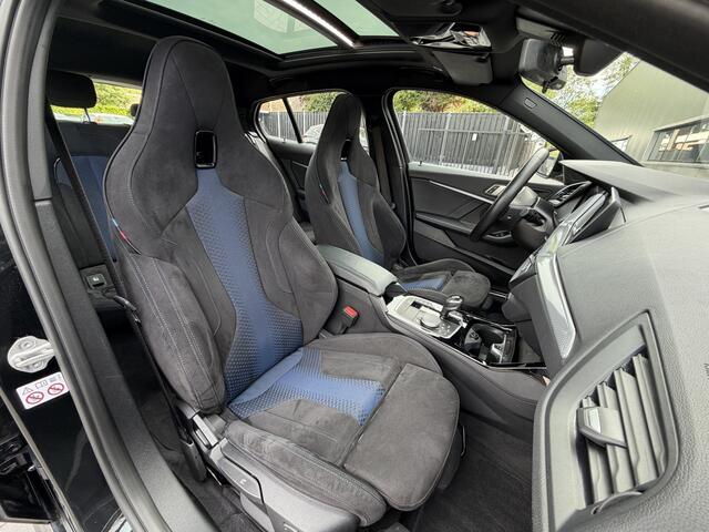 BMW 1-SERIE 120i M Sport Edition | Panorama | 19" | M Seats | HiFi Audio