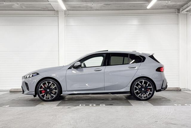 BMW 1-SERIE 120 | M-Sport Pro | Premium Pack | Driving Assistant | Harman/Kardon | Panoramadak | Comfort Access