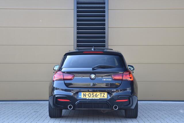 BMW 1-SERIE M140i xDrive High Executive * Schuifdak * M-Performance Uitlaat * Harman/Kardon * M-Sportremmen *